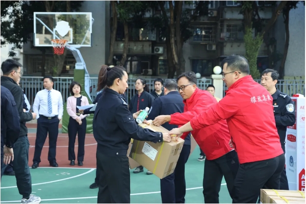 大批科曼AED進(jìn)駐公安系統(tǒng)，守護(hù)警民生命安全
